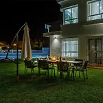 Lucia With Pool And View *
