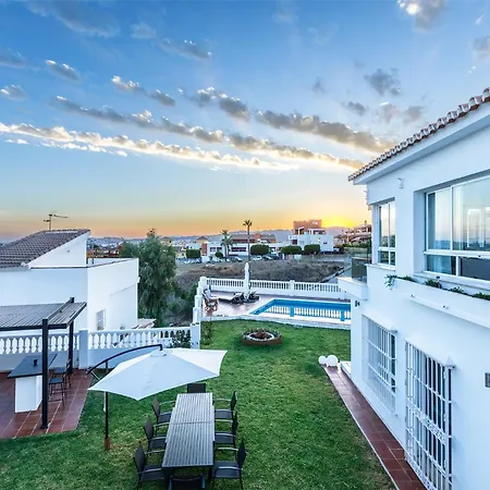 Βίλα Lucia With Pool And View