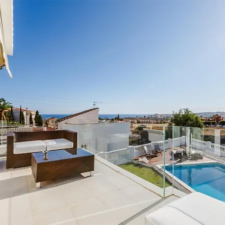 Βίλα Lucia With Pool And View